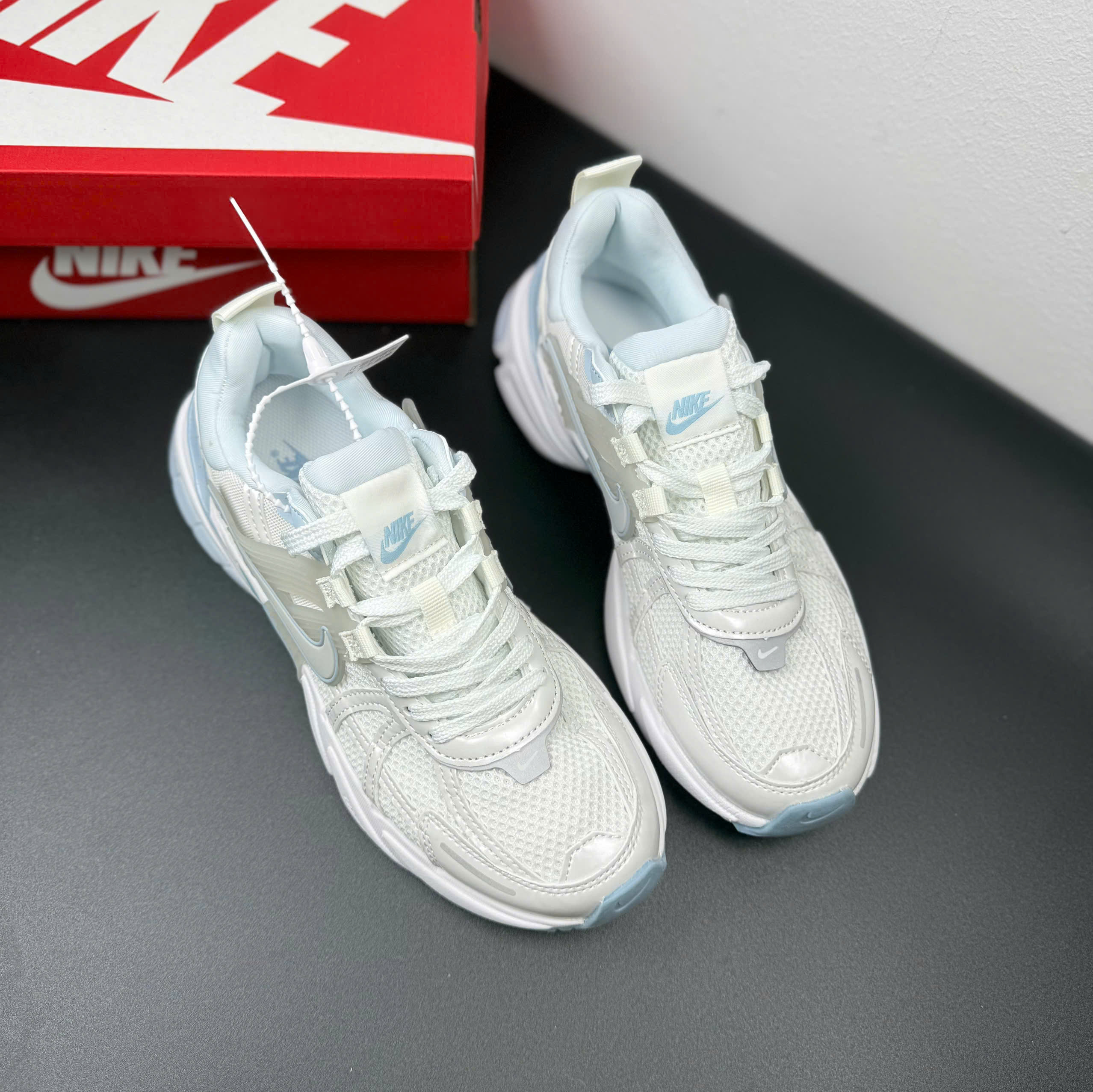 nike v2k trắng xanh