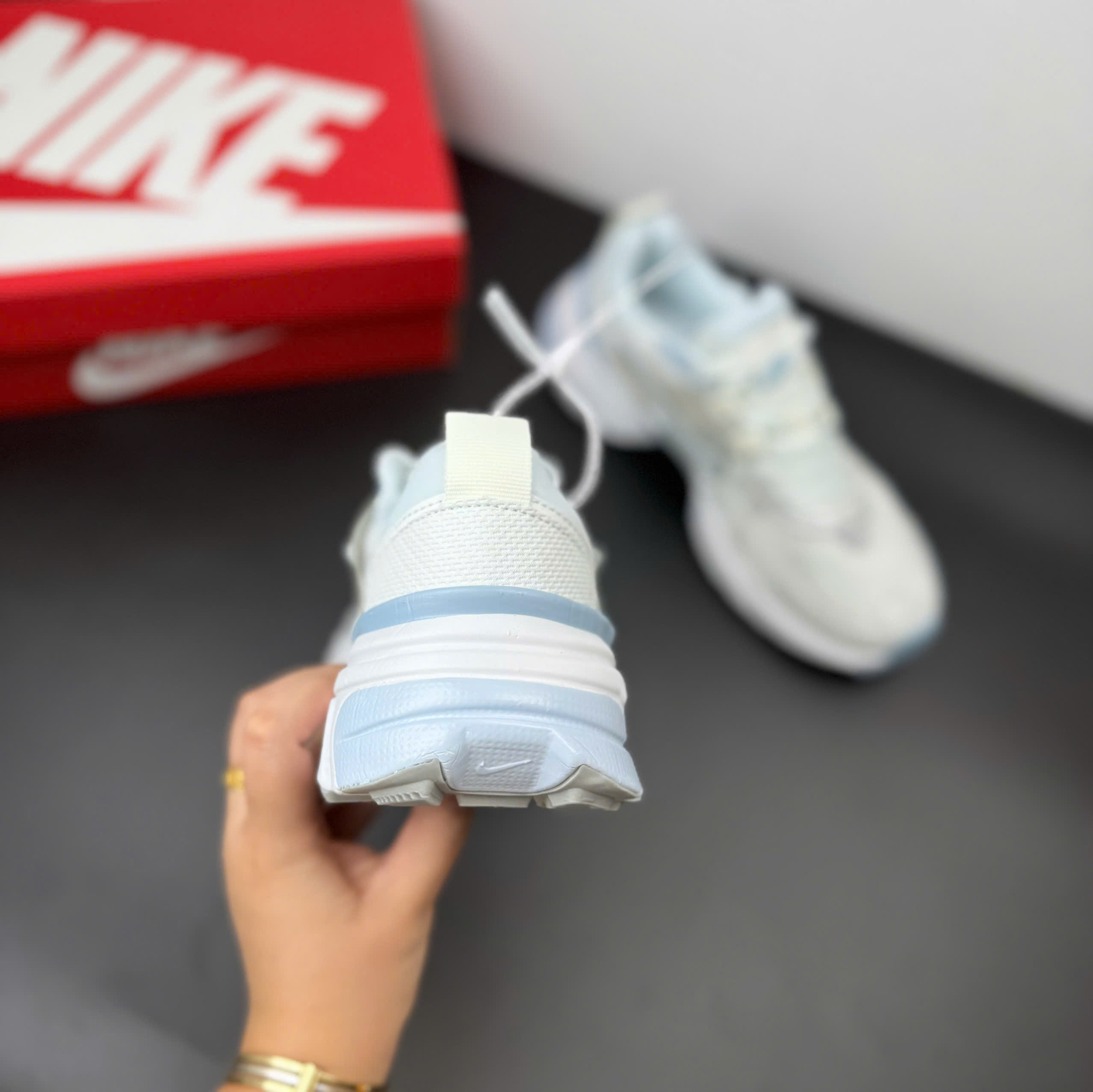 nike v2k trắng xanh