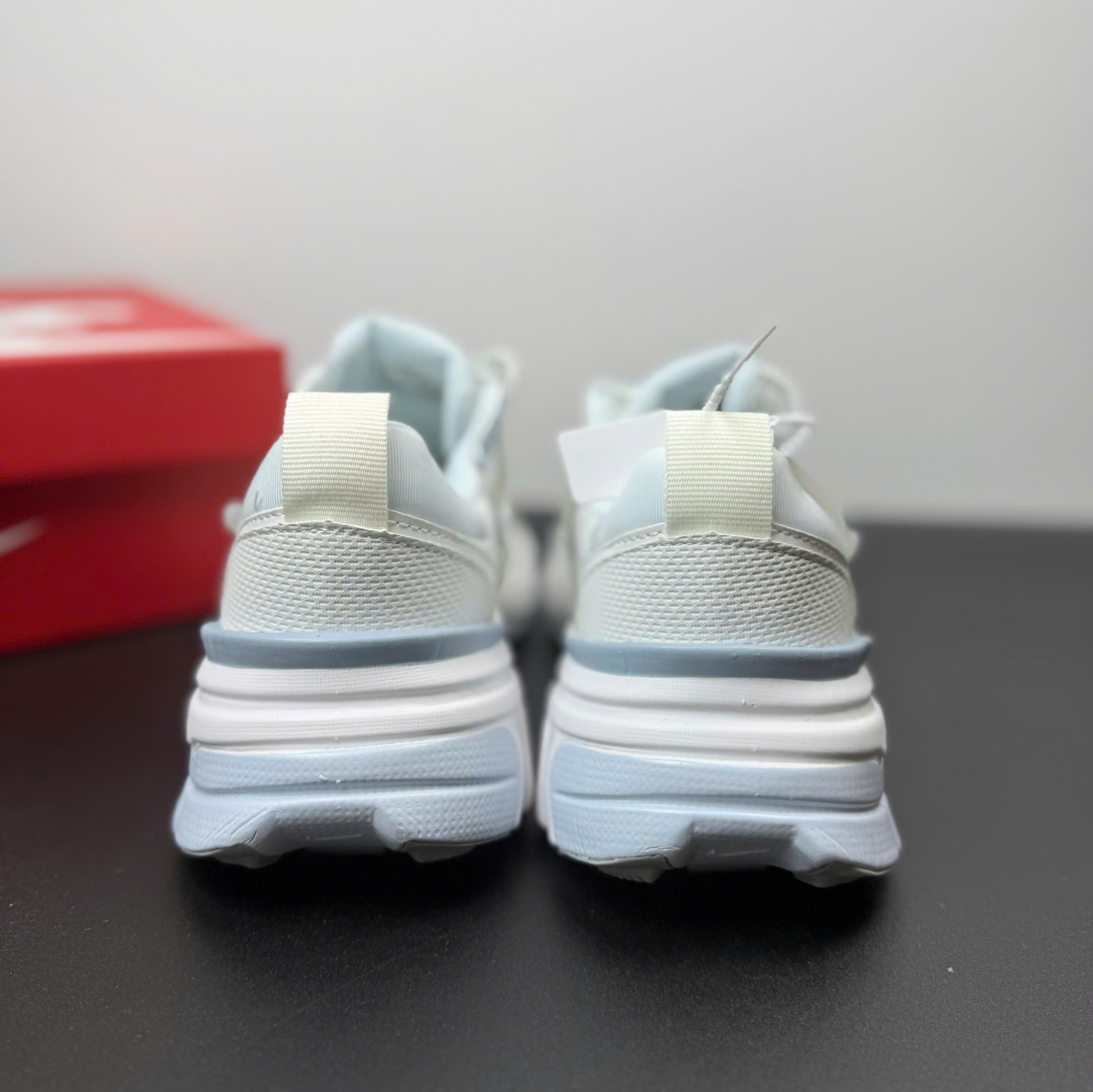 nike v2k trắng xanh