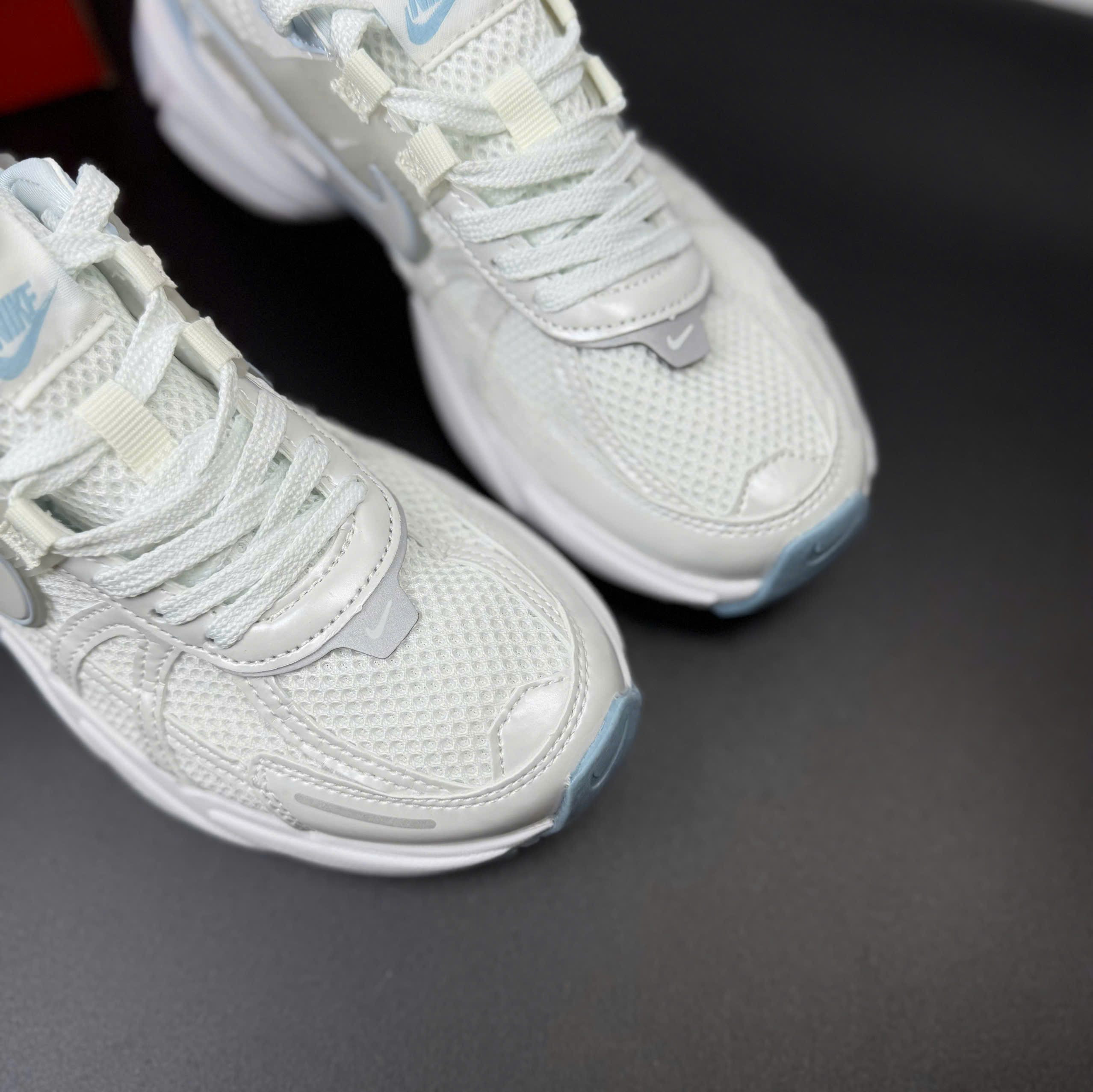 nike v2k trắng xanh