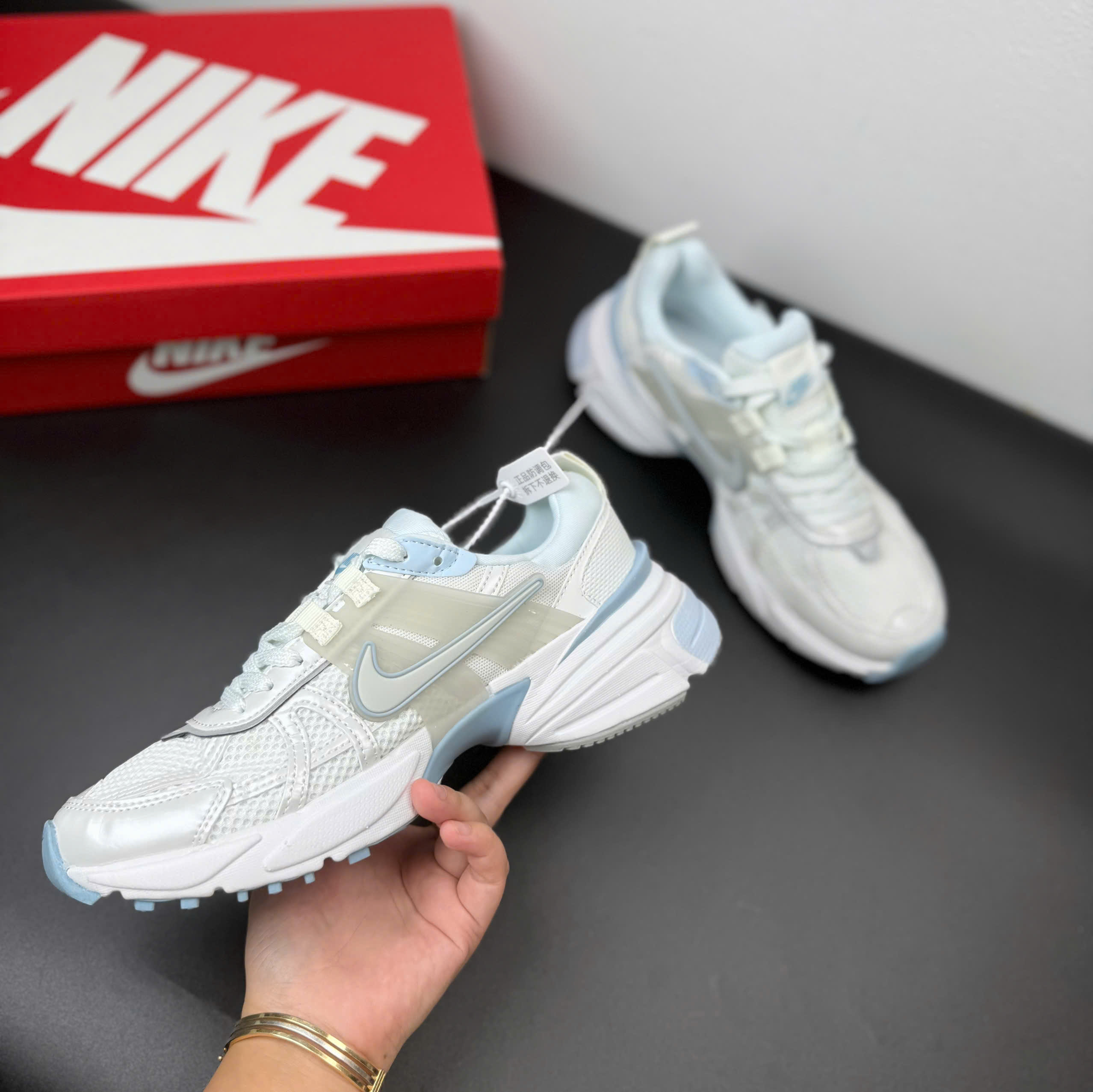 nike v2k trắng xanh