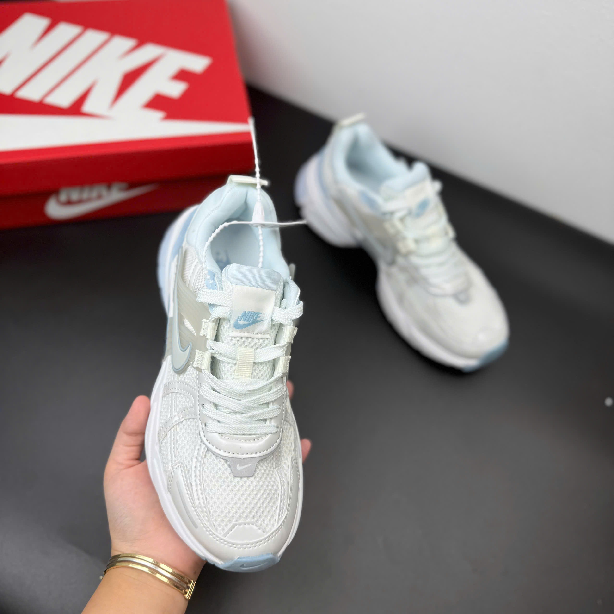 nike v2k trắng xanh