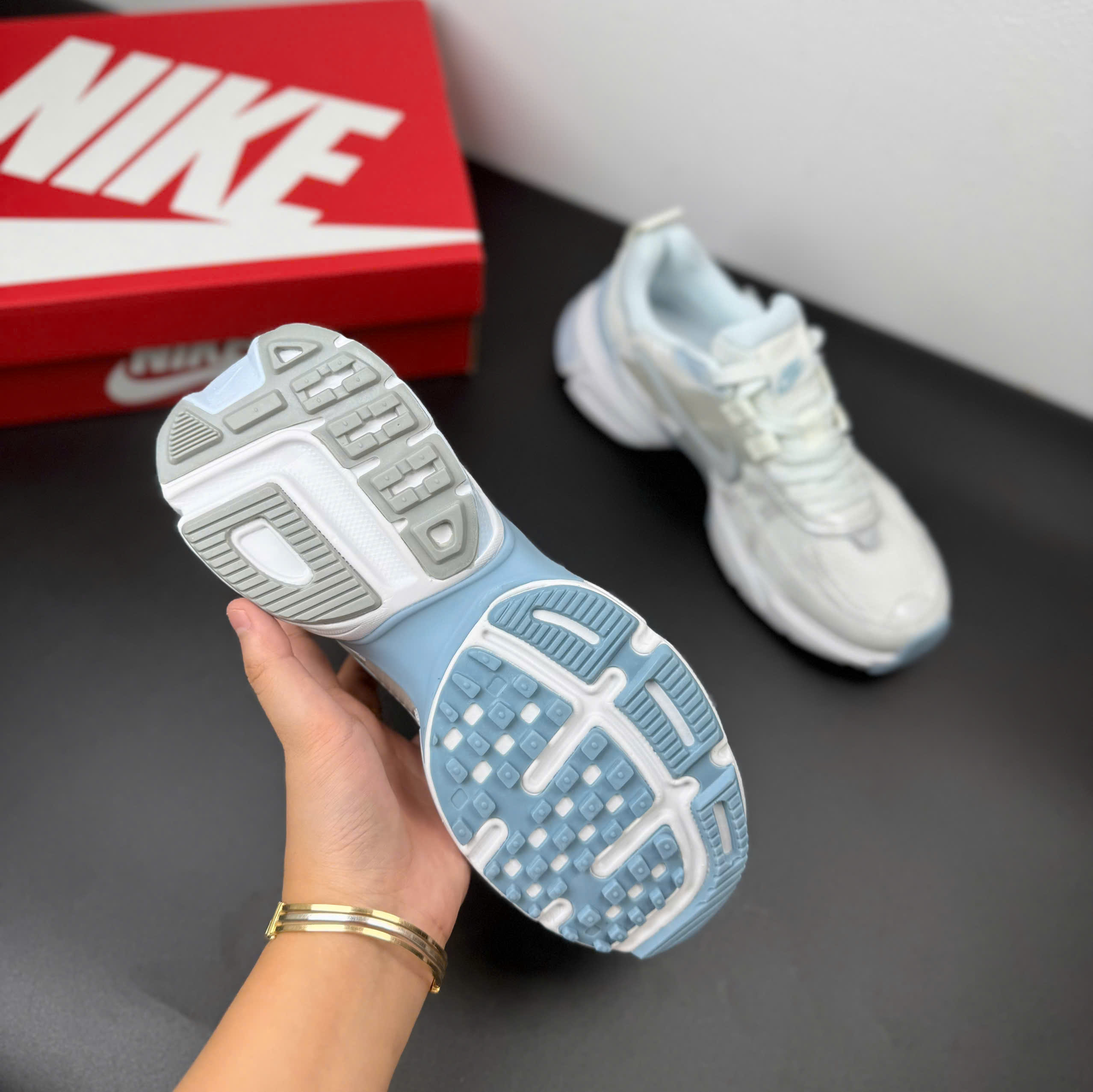 nike v2k trắng xanh