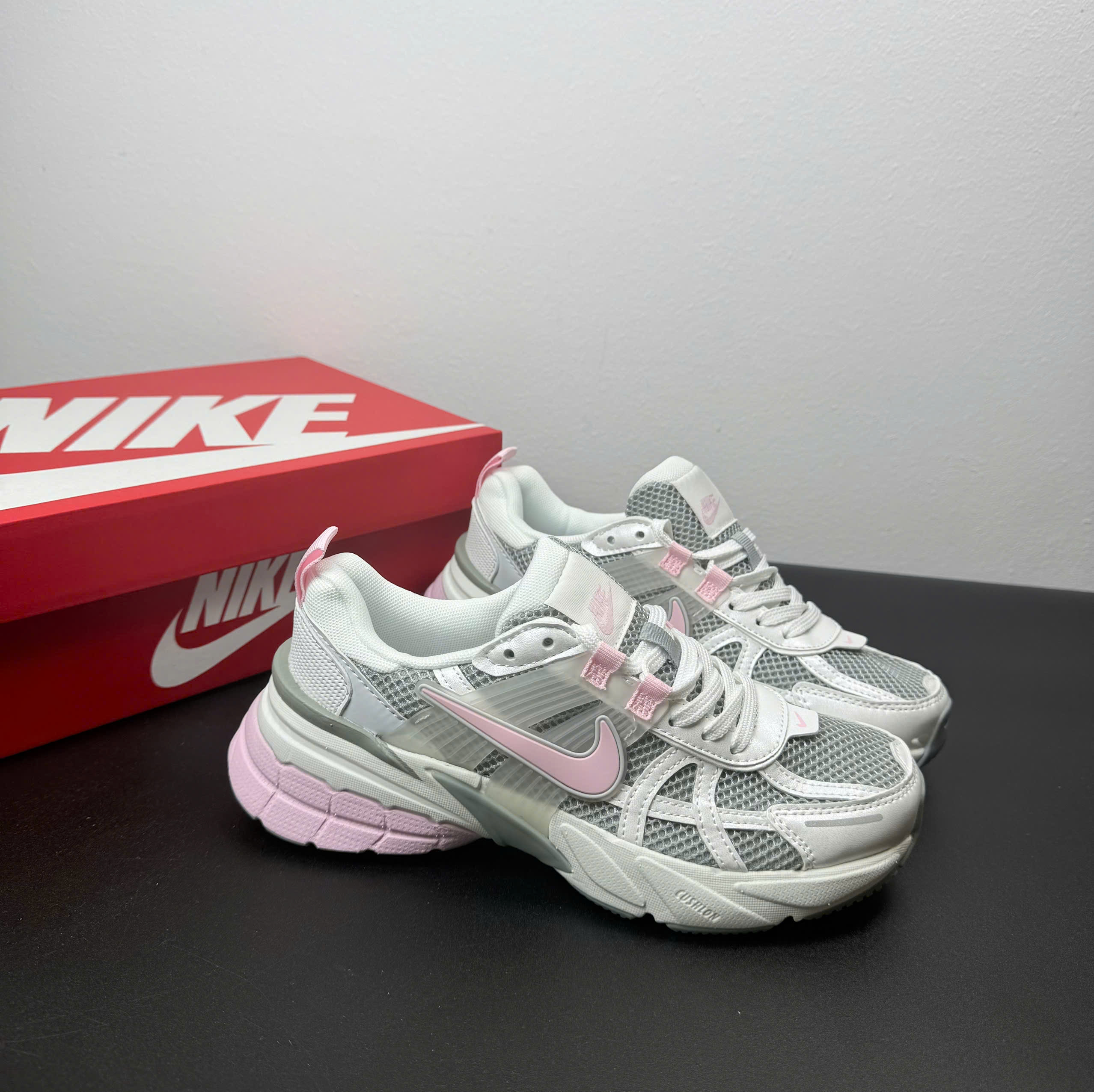 nike v2k xám hồng