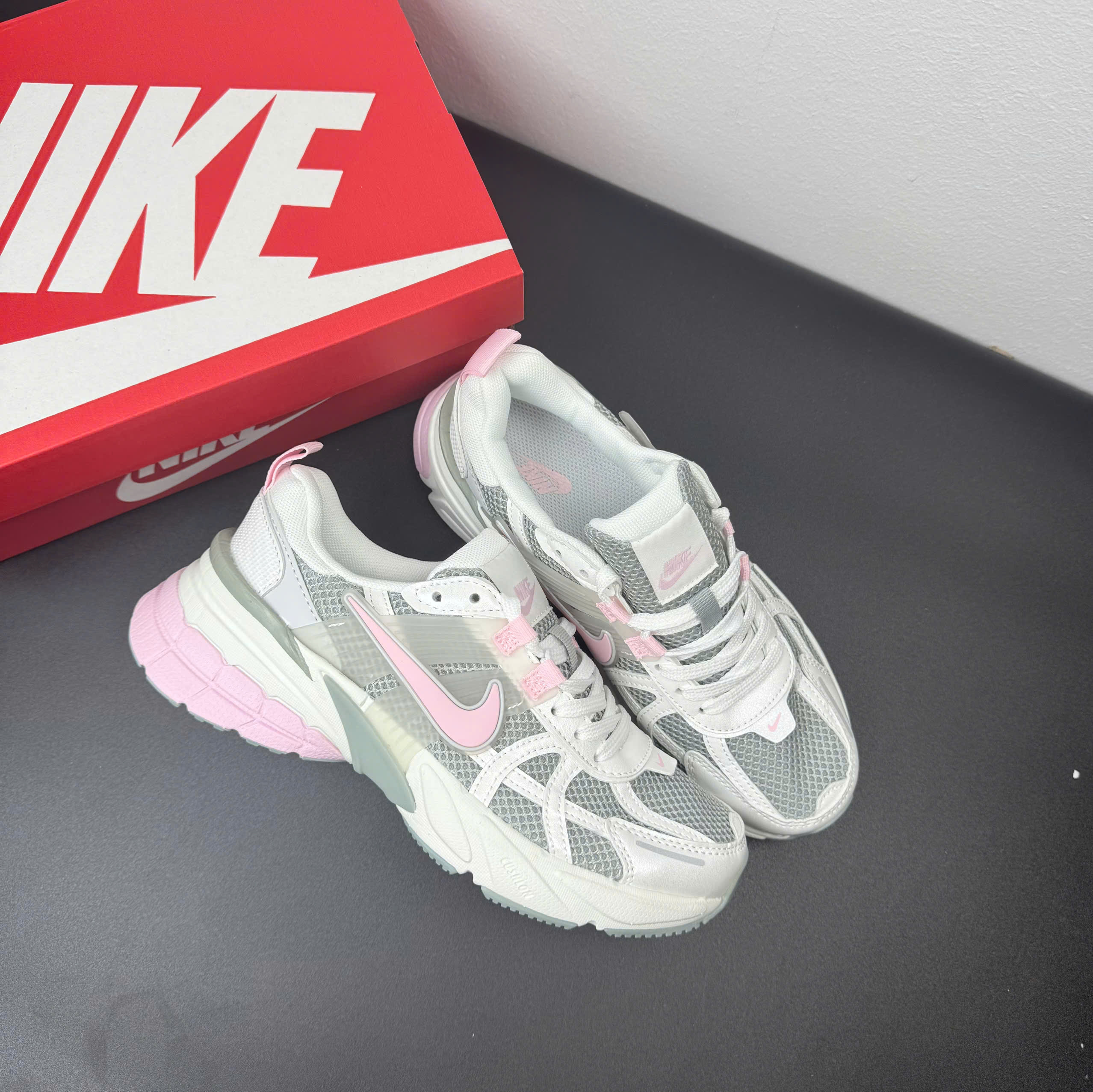 nike v2k xám hồng