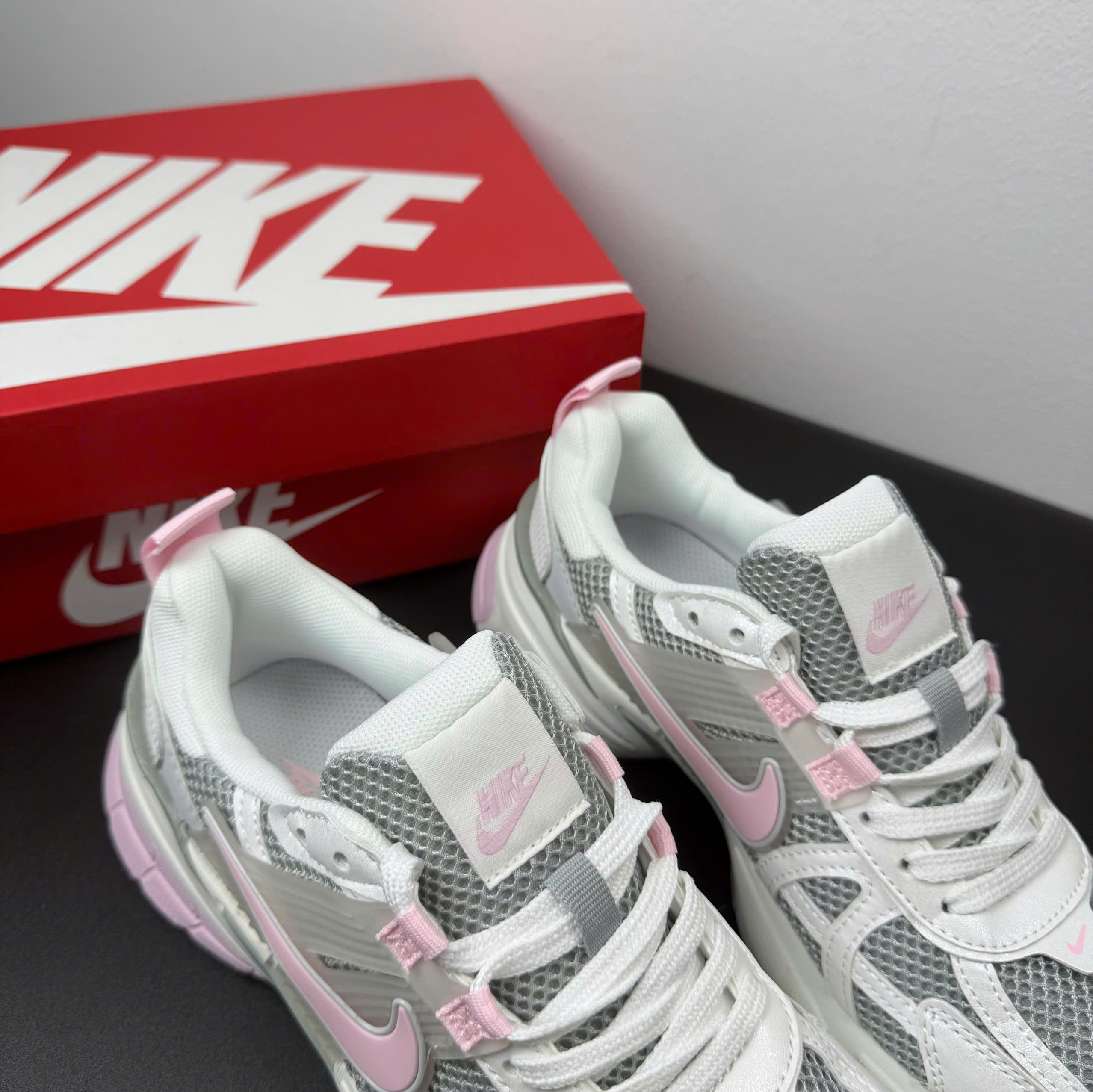 nike v2k xám hồng