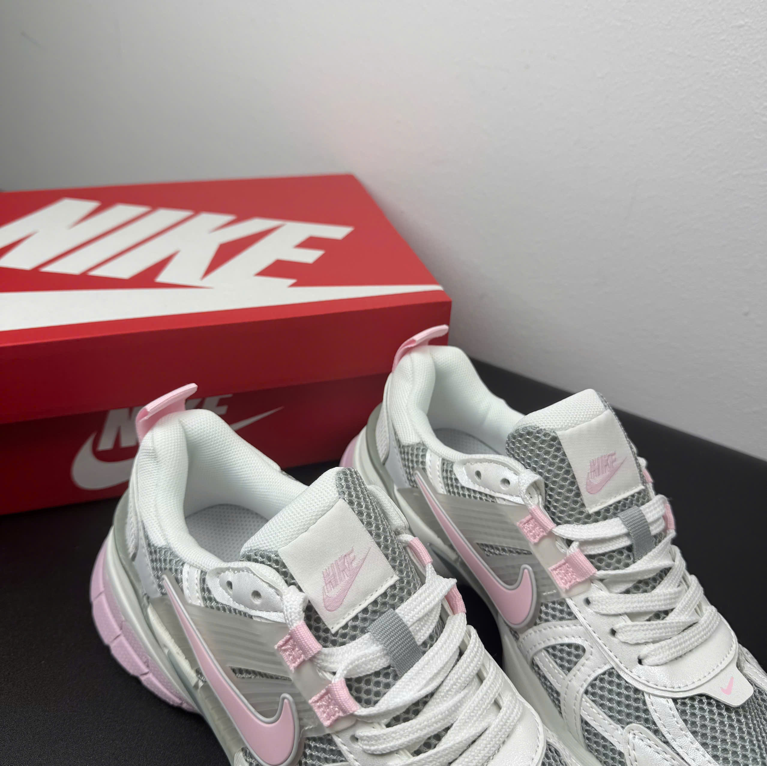 nike v2k xám hồng