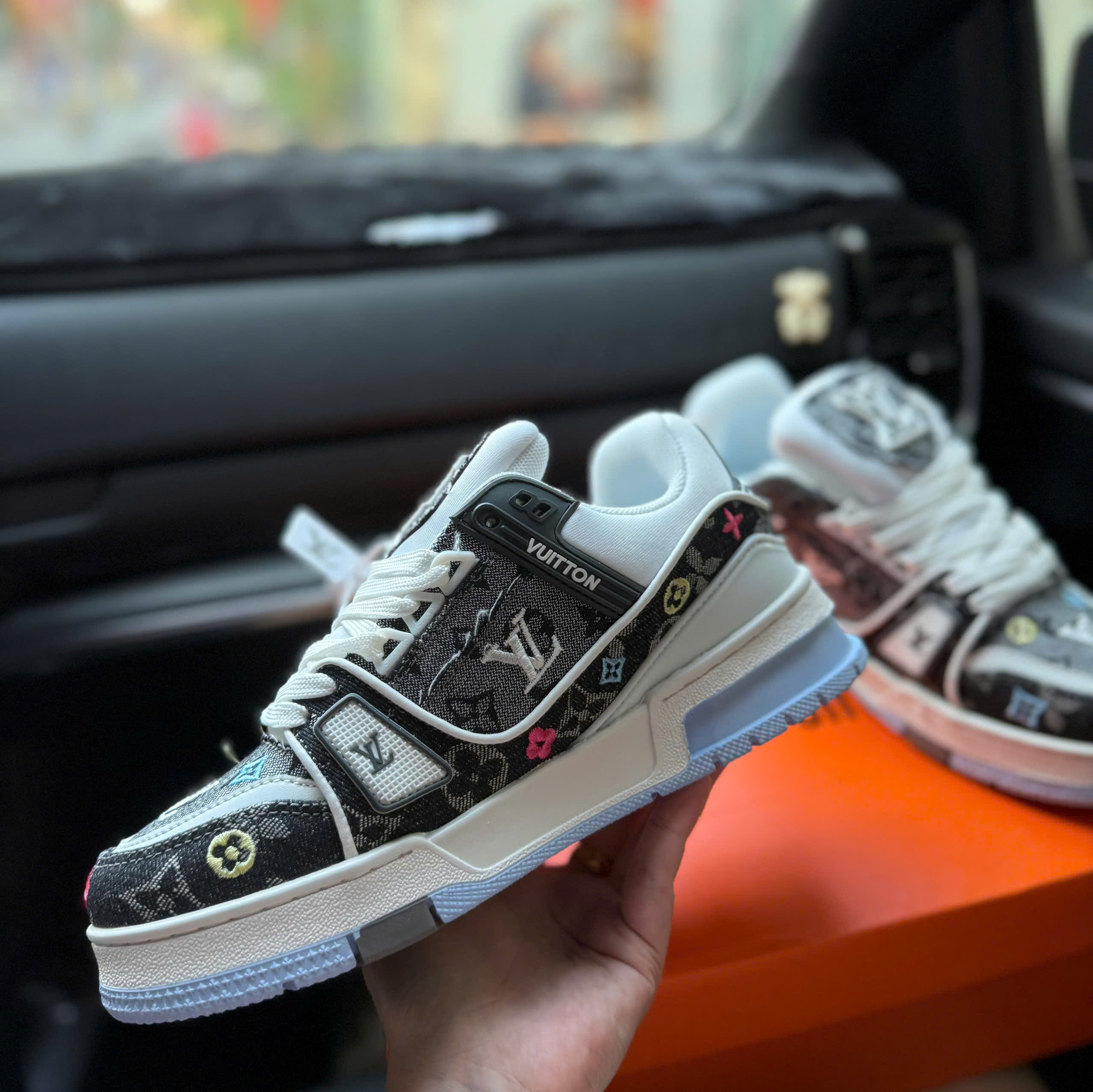 lv đen họa tiết