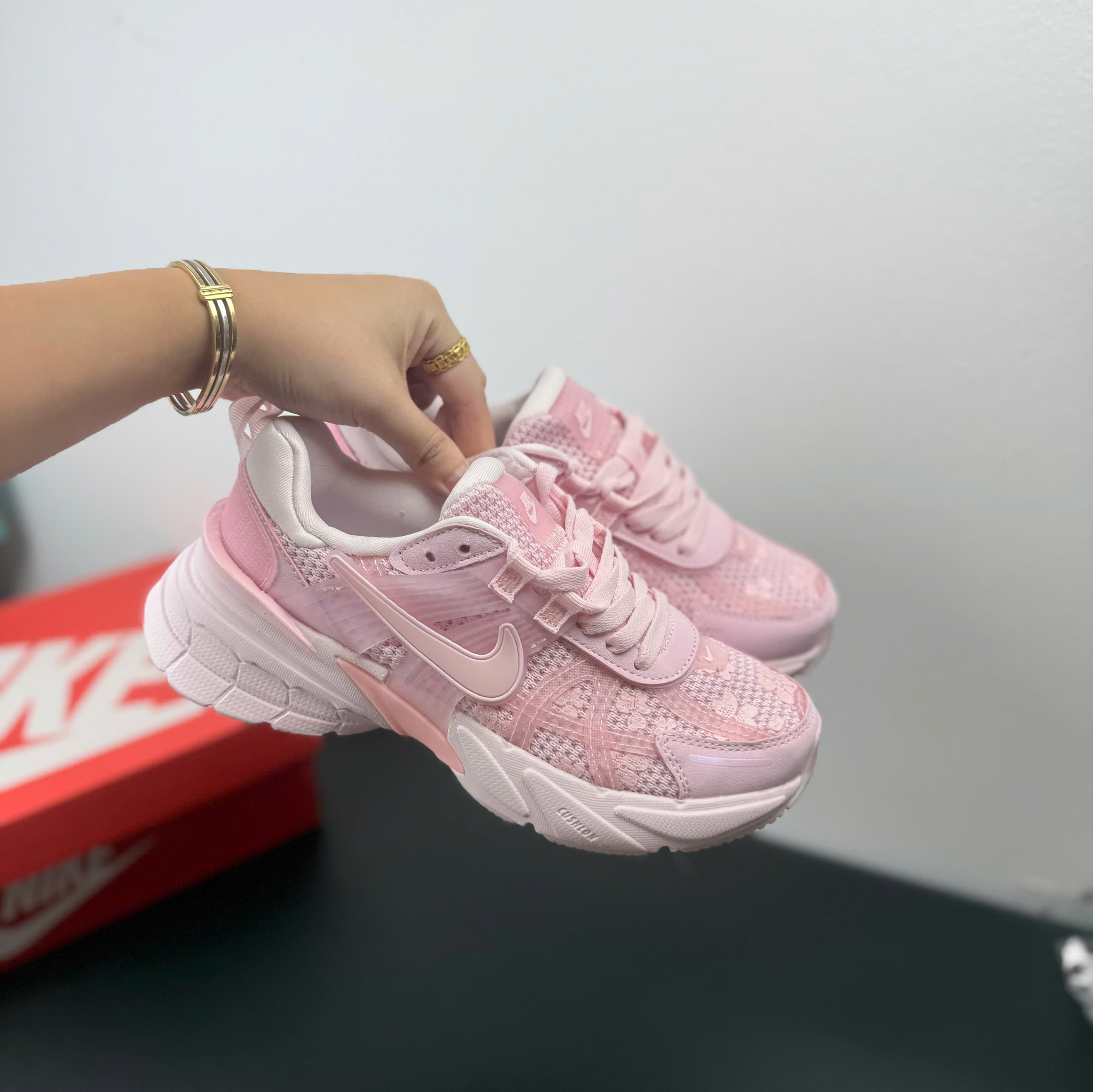 nike v2k hồng baby