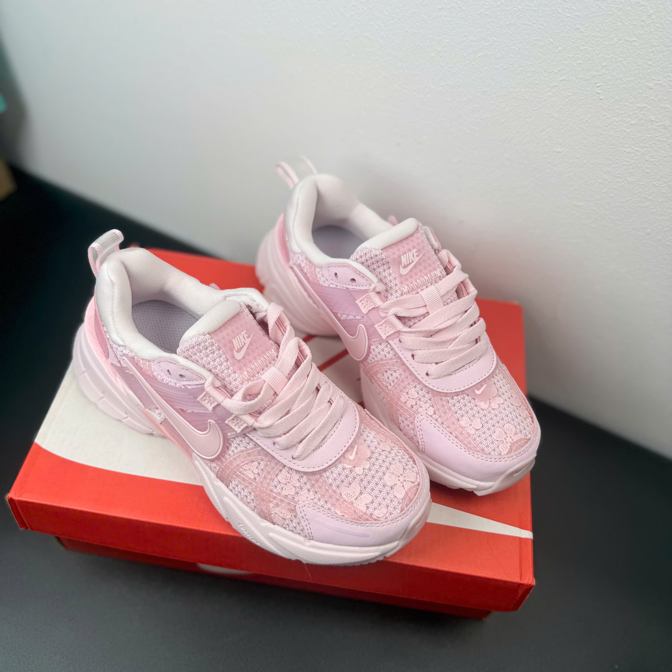 nike v2k hồng baby