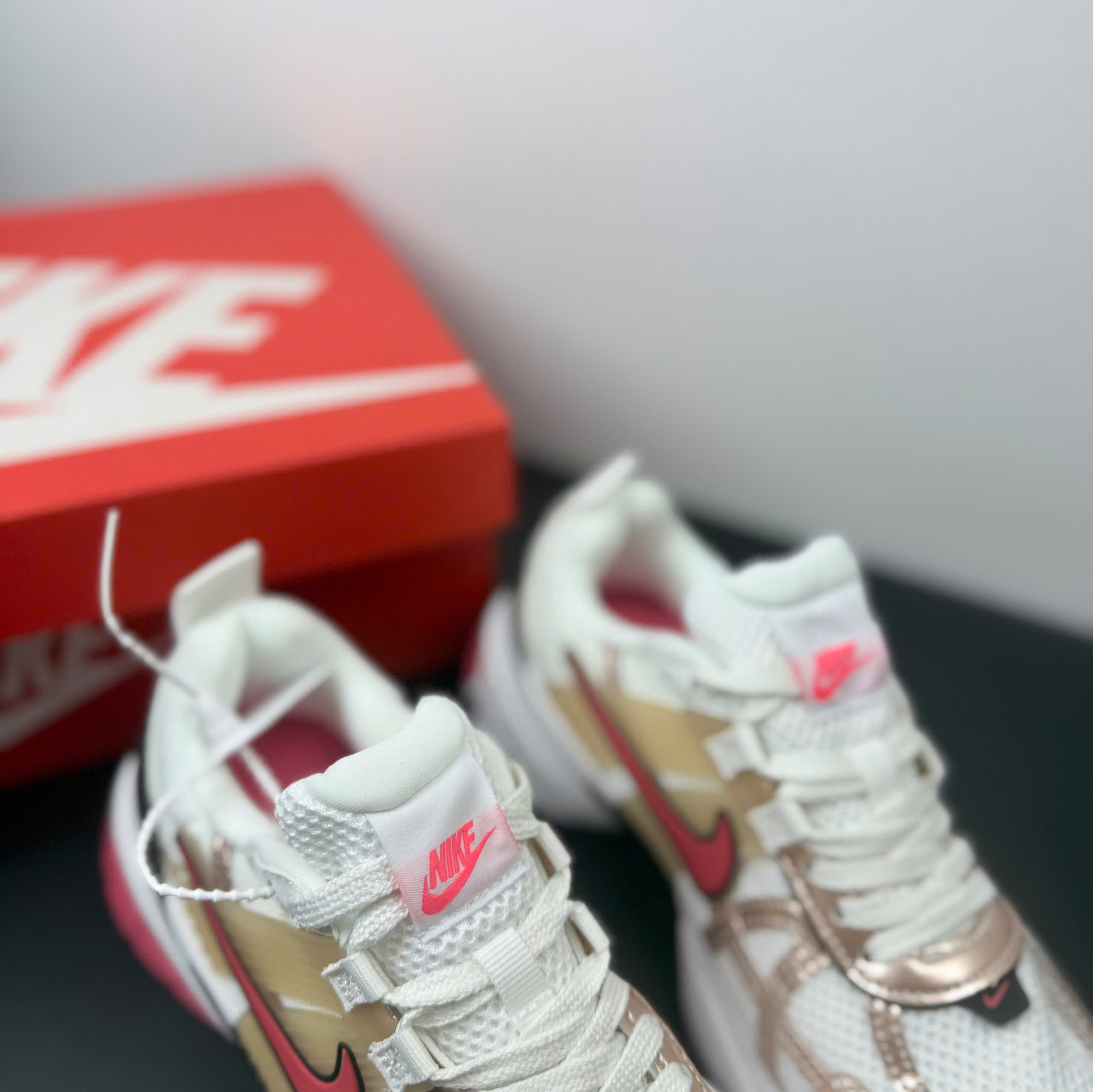 nike v2k trắng hồng