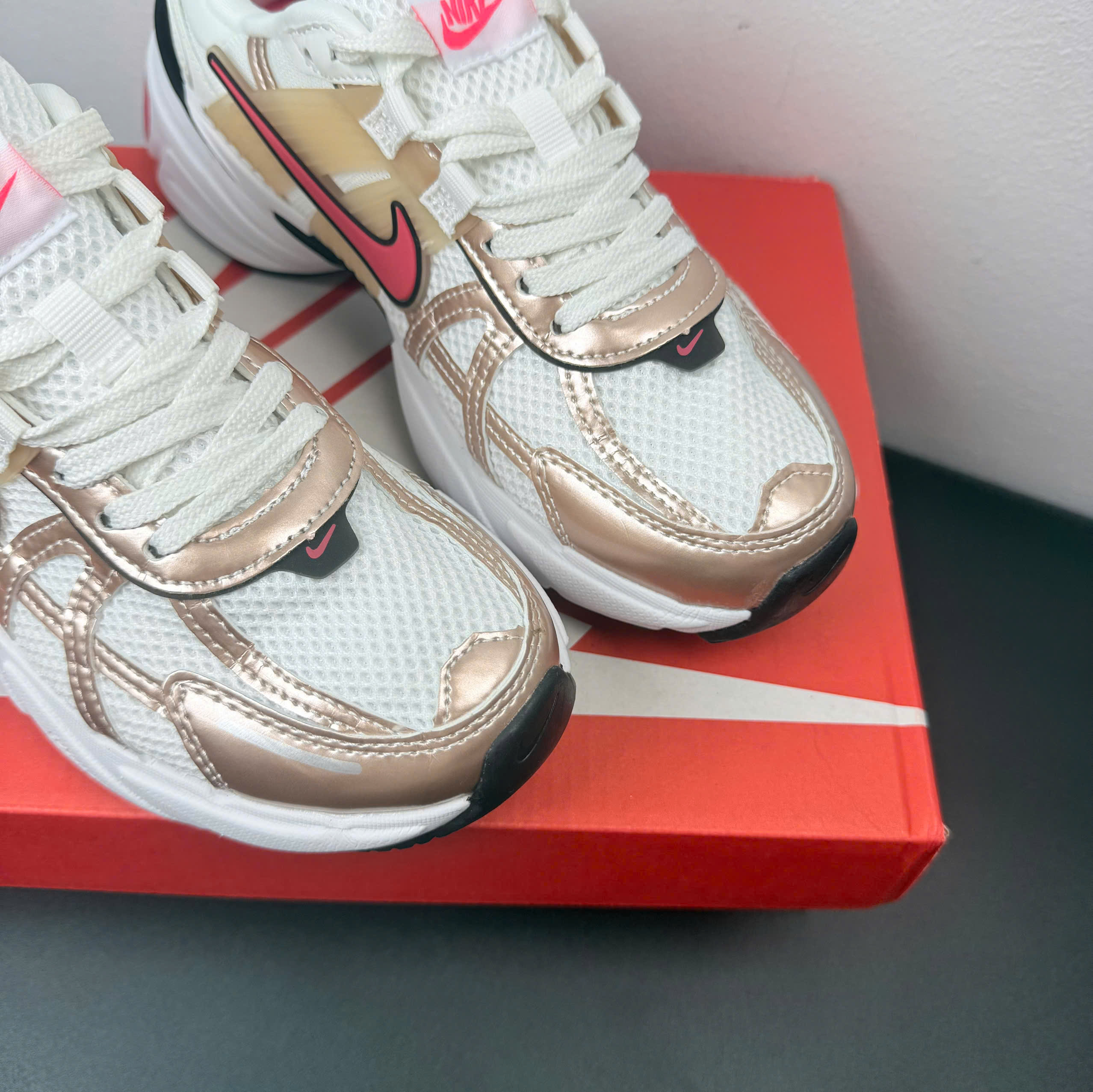 nike v2k trắng hồng