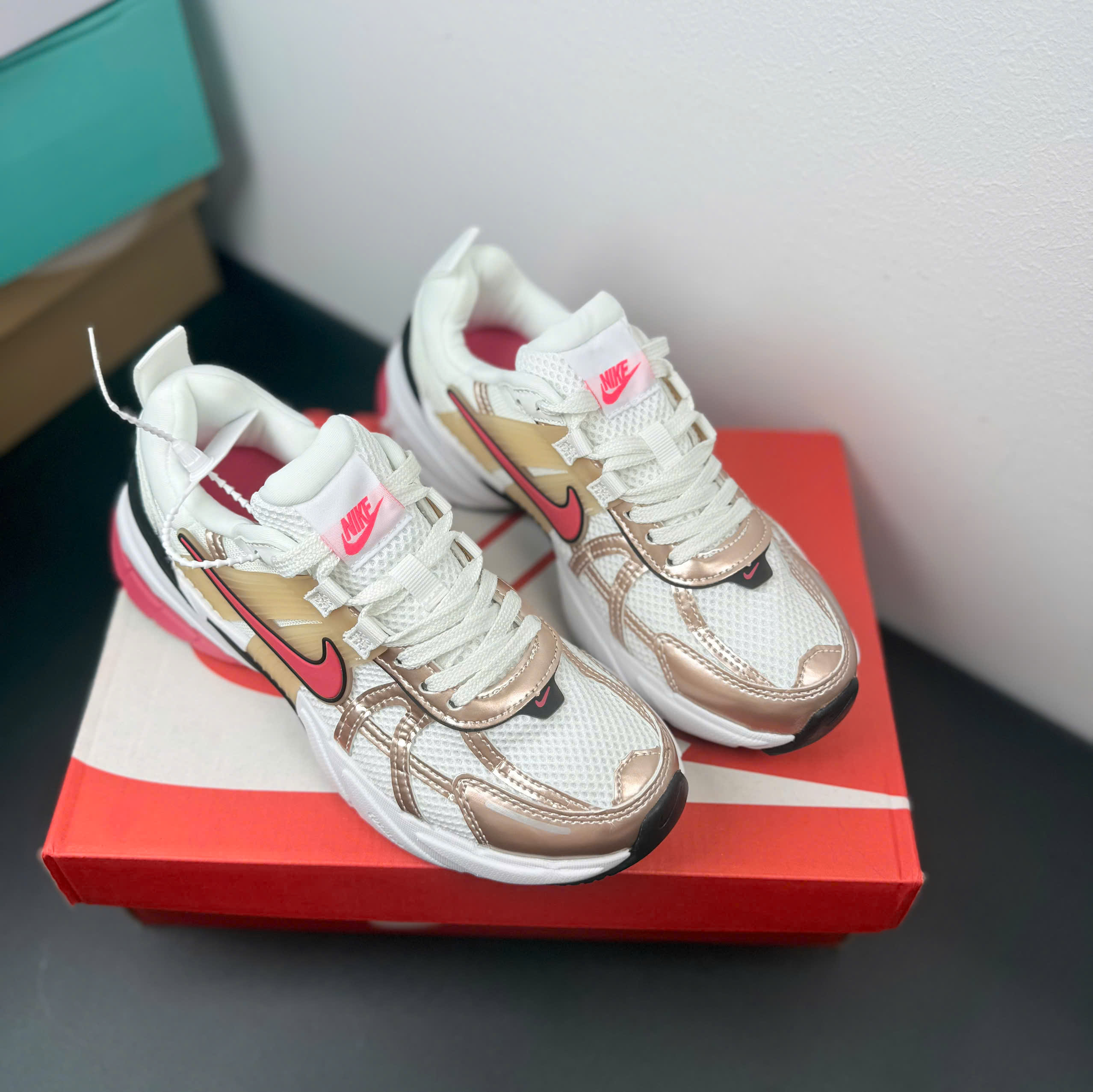 nike v2k trắng hồng