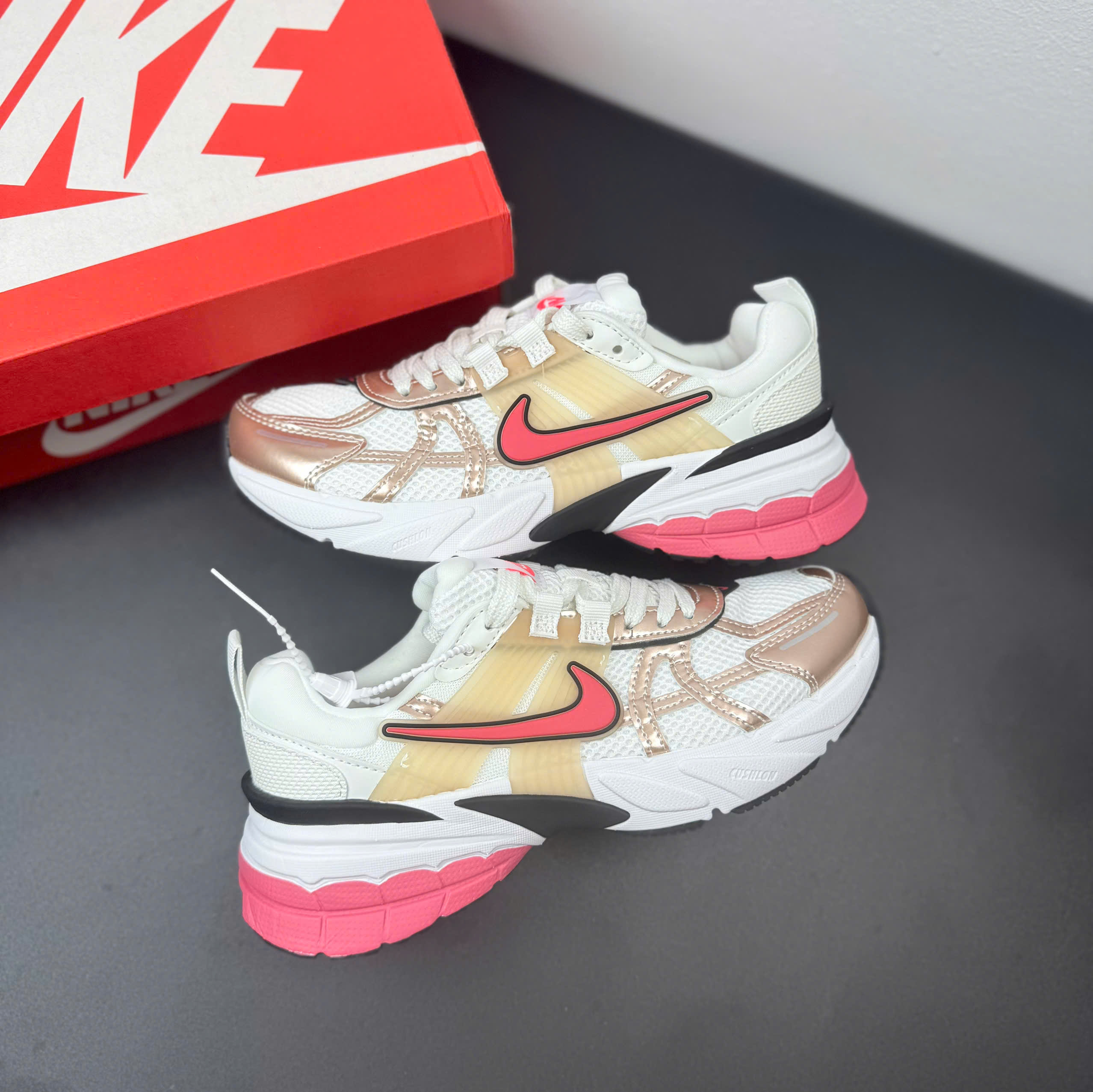 nike v2k trắng hồng