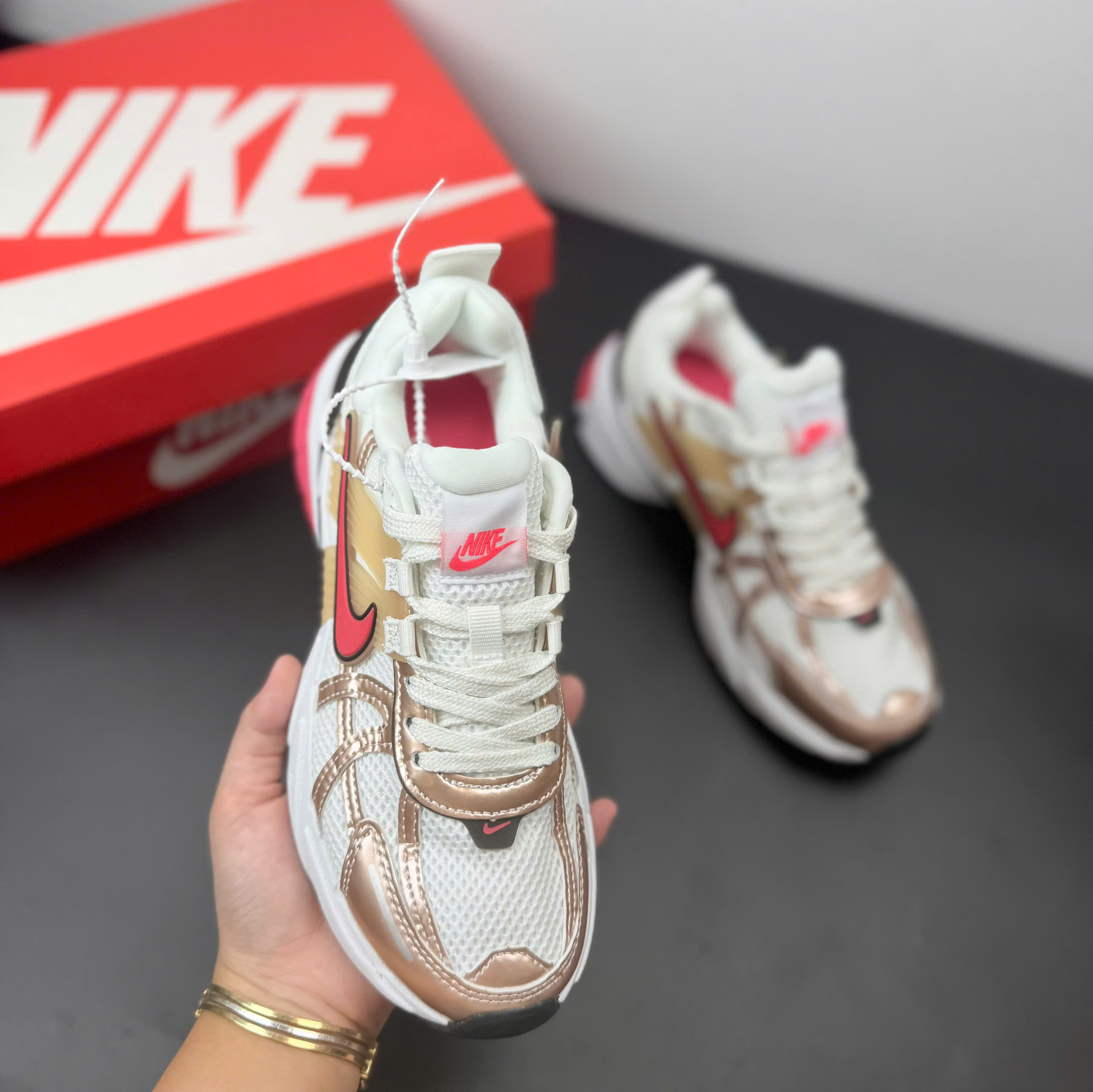 nike v2k trắng hồng