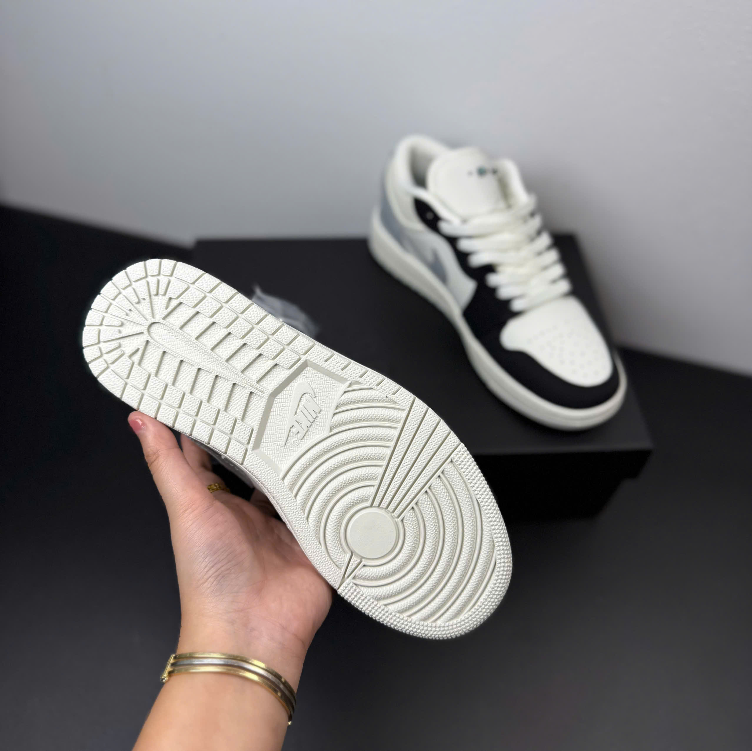 jd đen xám đá thấp sc