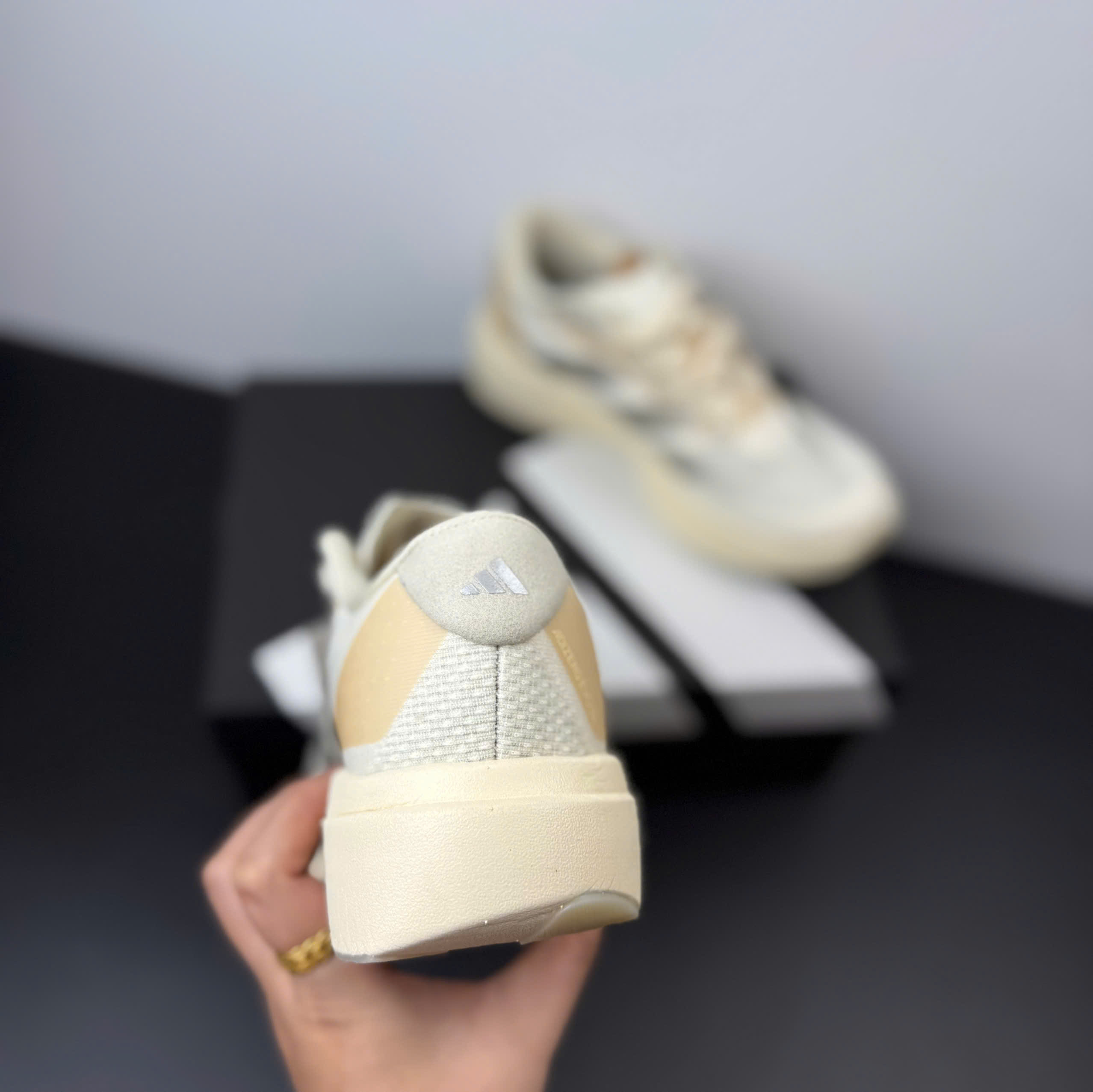 adizero evo kem xám