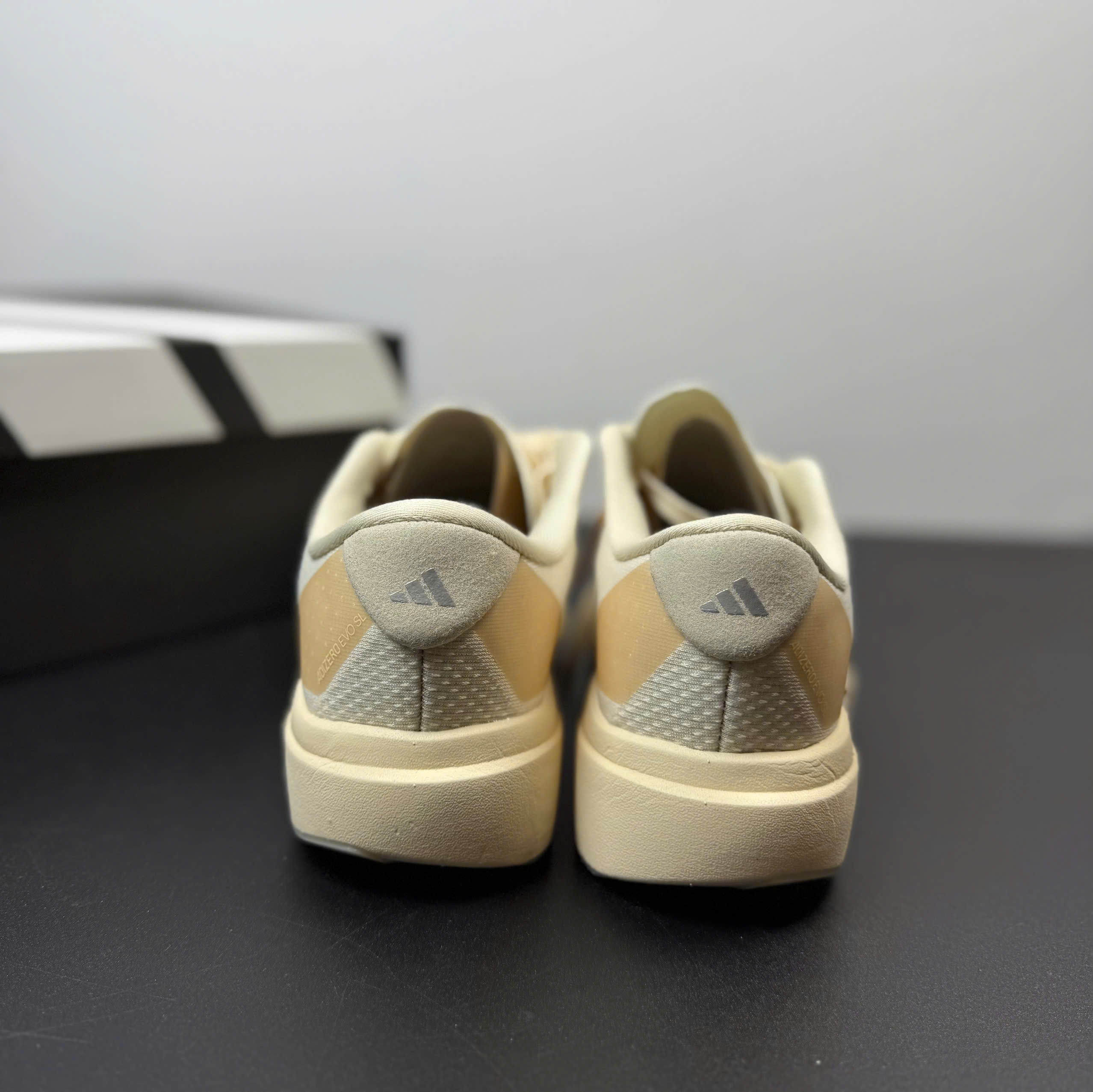 adizero evo kem xám