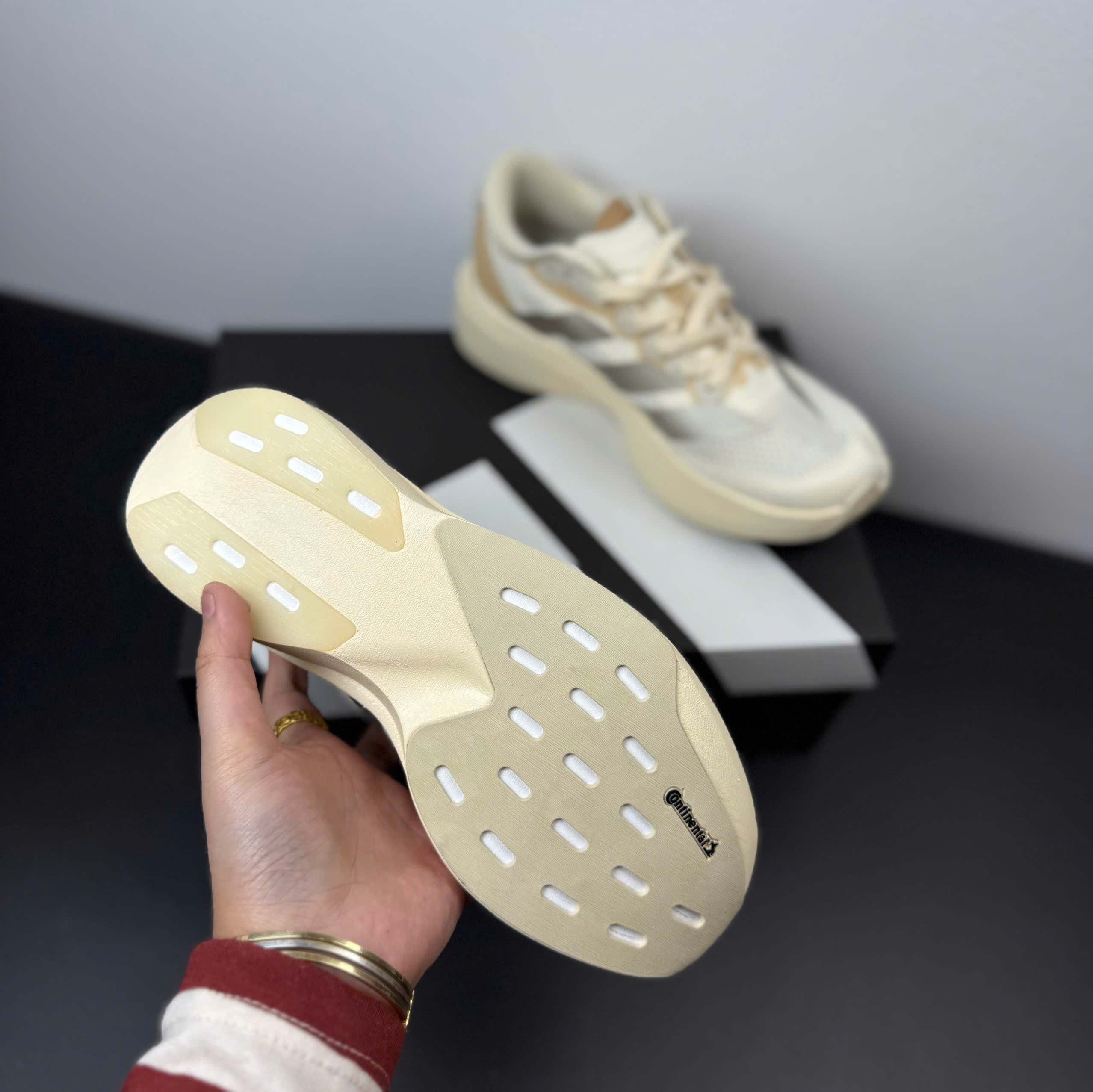 adizero evo kem xám