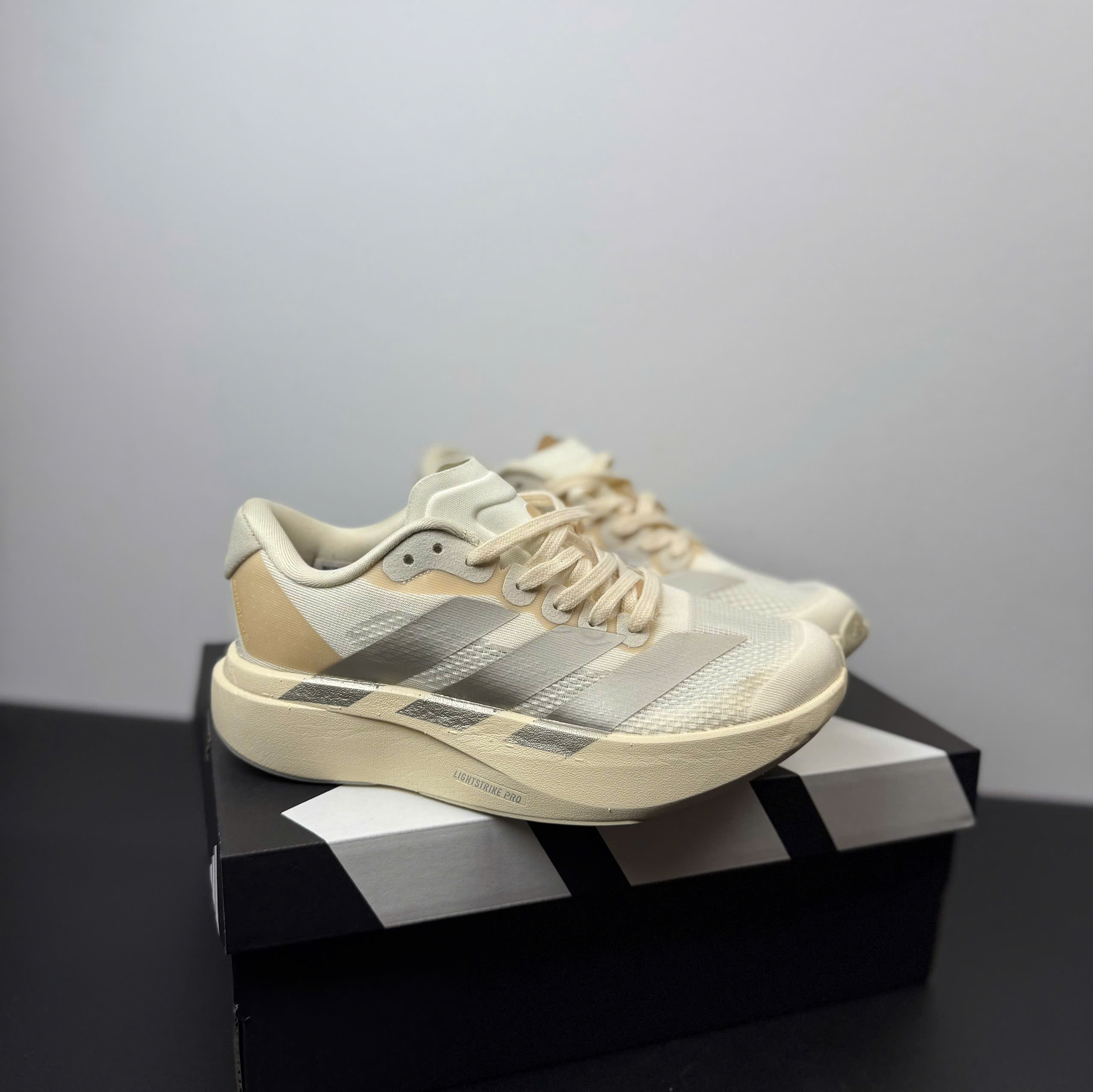 adizero evo kem xám