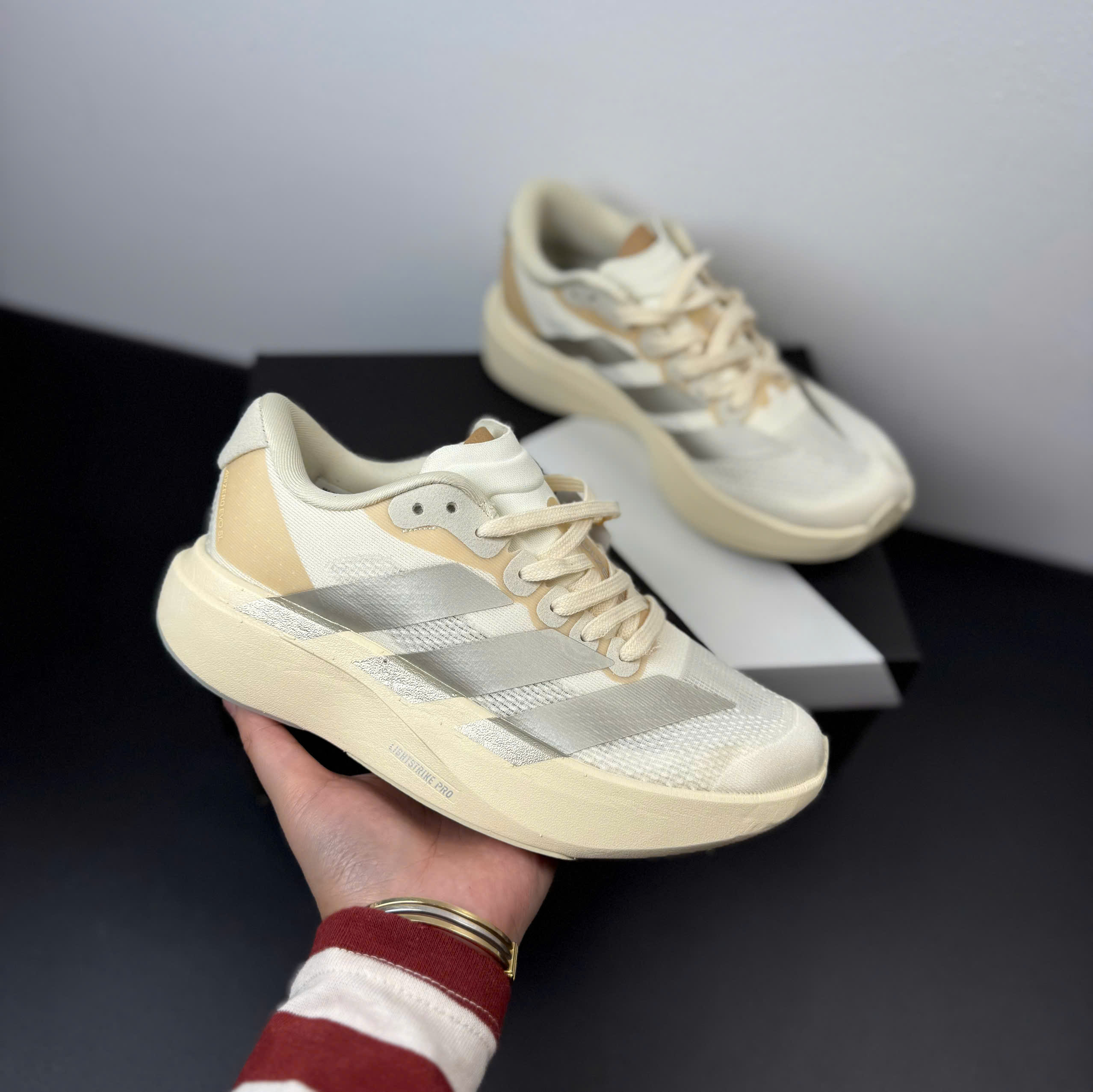 adizero evo kem xám