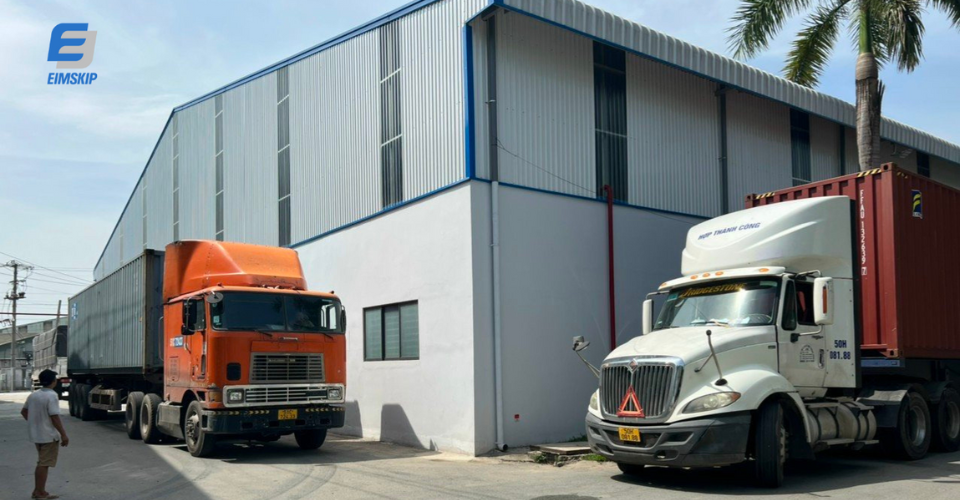 dịch vụ cho thuê kho eimskip - lối đi vào kho rộng