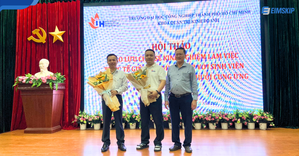 Eimskip Vietnam CEO participates in practical sharing at the Industria