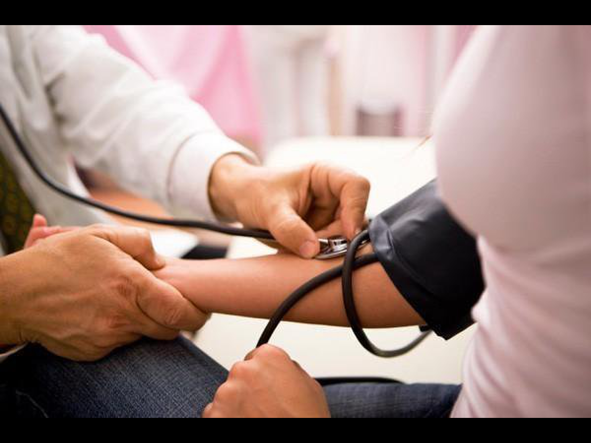 Những lưu ý khi chăm sóc người bệnh tăng huyết áp tại nhà