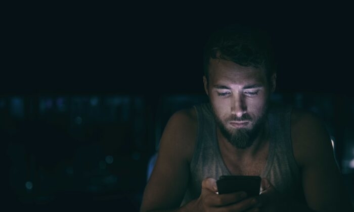 Xem nhiều phim người lớn (sex) có ảnh hưởng đến sức khỏe không?