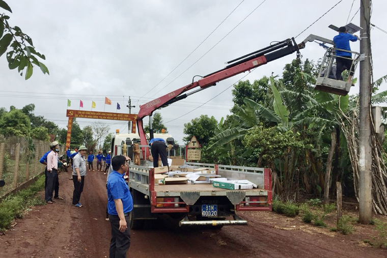 Đèn về ấp, thắp lên nụ cười