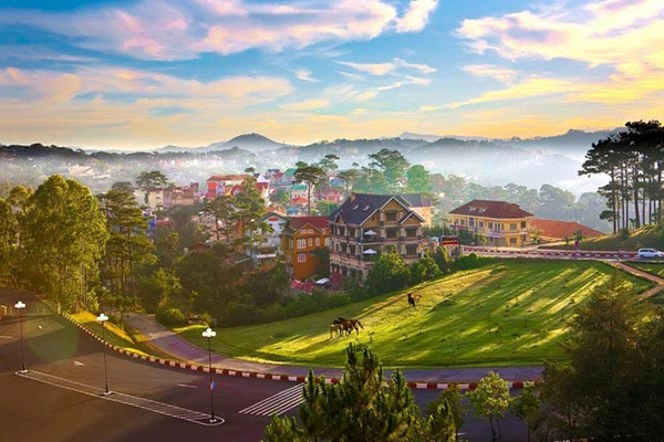 Ai bảo Đà Lạt chỉ hợp style mơ mộng? Cool ngầu như đôi bạn thân này vẫn có cả rổ ảnh thần thái! Ai bảo Đà Lạt chỉ hợp style mơ mộng? Cool ngầu như đôi bạn thân này vẫn có cả rổ ảnh thần thái!