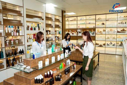 So sánh chai lọ mỹ phẩm thuỷ tinh và chai lọ mỹ phẩm nhựa