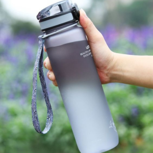 Sử dụng bình nước thể thao