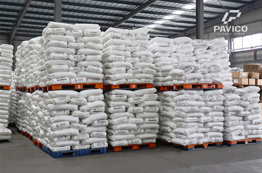 Kho lưu trữ nguyên vật liệu nhựa nguyên sinh dùng để sản xuất đồ nhựa đạt chuẩn ISO tại PAVICO