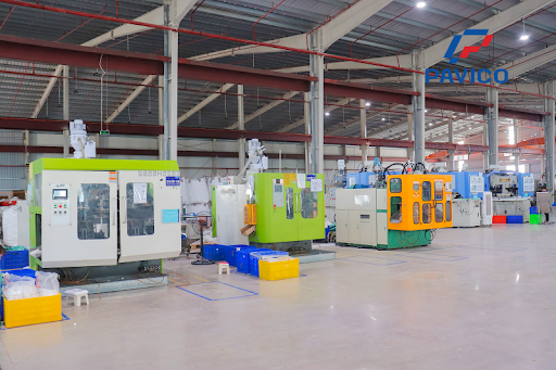 Hệ thống máy móc tại công ty sản xuất chai lọ nhựa PAVICO tiên tiến và hiện đại