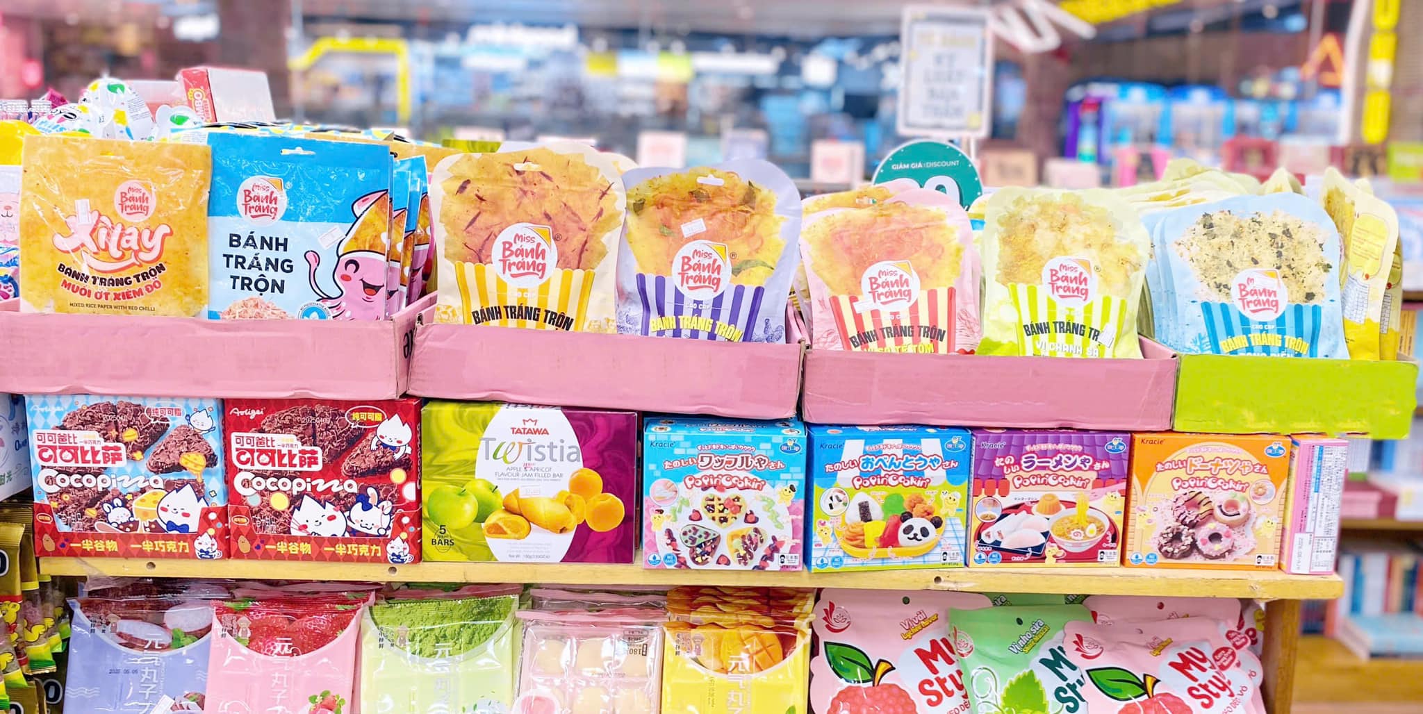 Chuỗi nhà sách FAHASA phân phối sản phẩm Miss Bánh Tráng