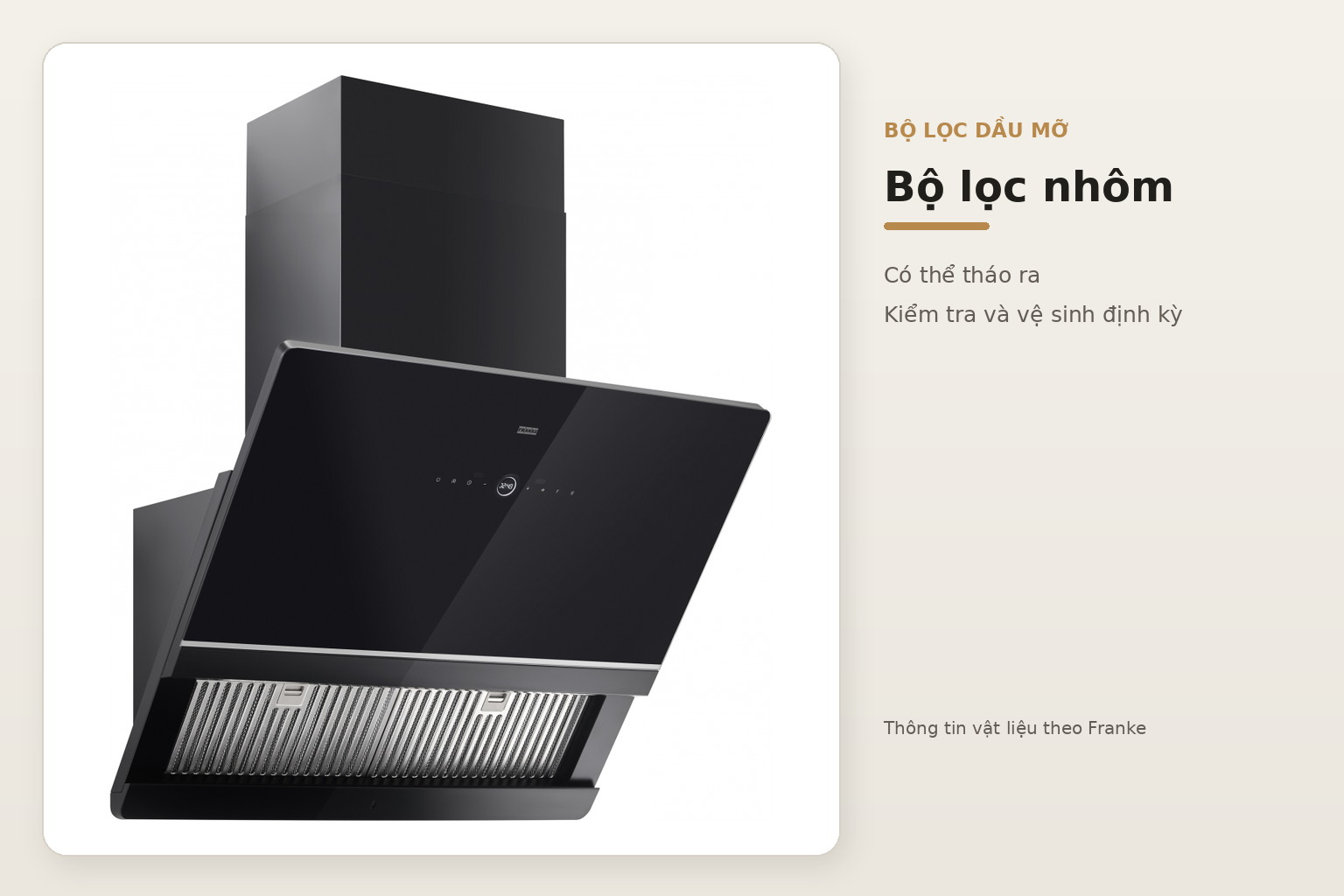 Bộ lọc dầu mỡ bằng nhôm có thể tháo vệ sinh, kết hợp hai đèn chiếu sáng khu vực nấu.