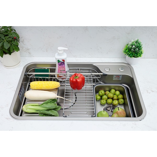 Bộ phụ kiện tích hợp: thớt inox, rổ úp bát, siphon cải tiến, tối ưu tiện ích