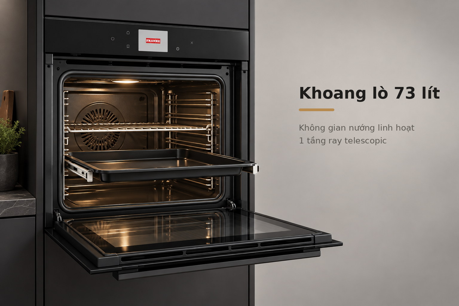 Khoang lò 73 lít phù hợp với nhu cầu nướng bánh, quay thịt và chế biến nhiều nhóm món ăn.