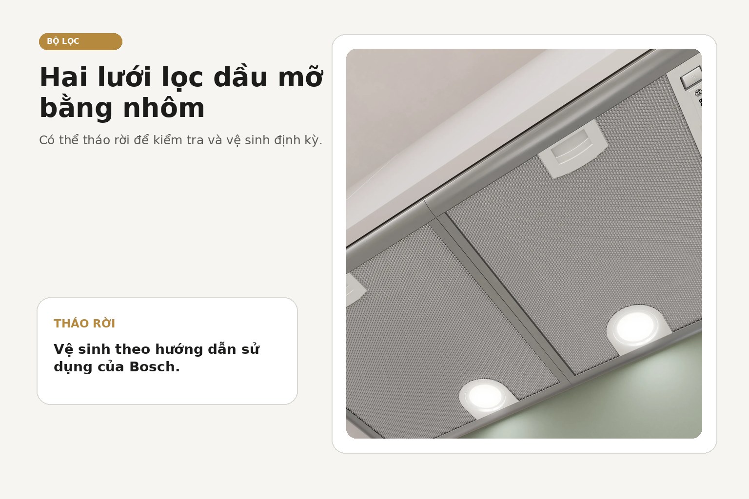 Hai tấm lọc kim loại hỗ trợ giữ dầu mỡ và có thể tháo rời để vệ sinh định kỳ.