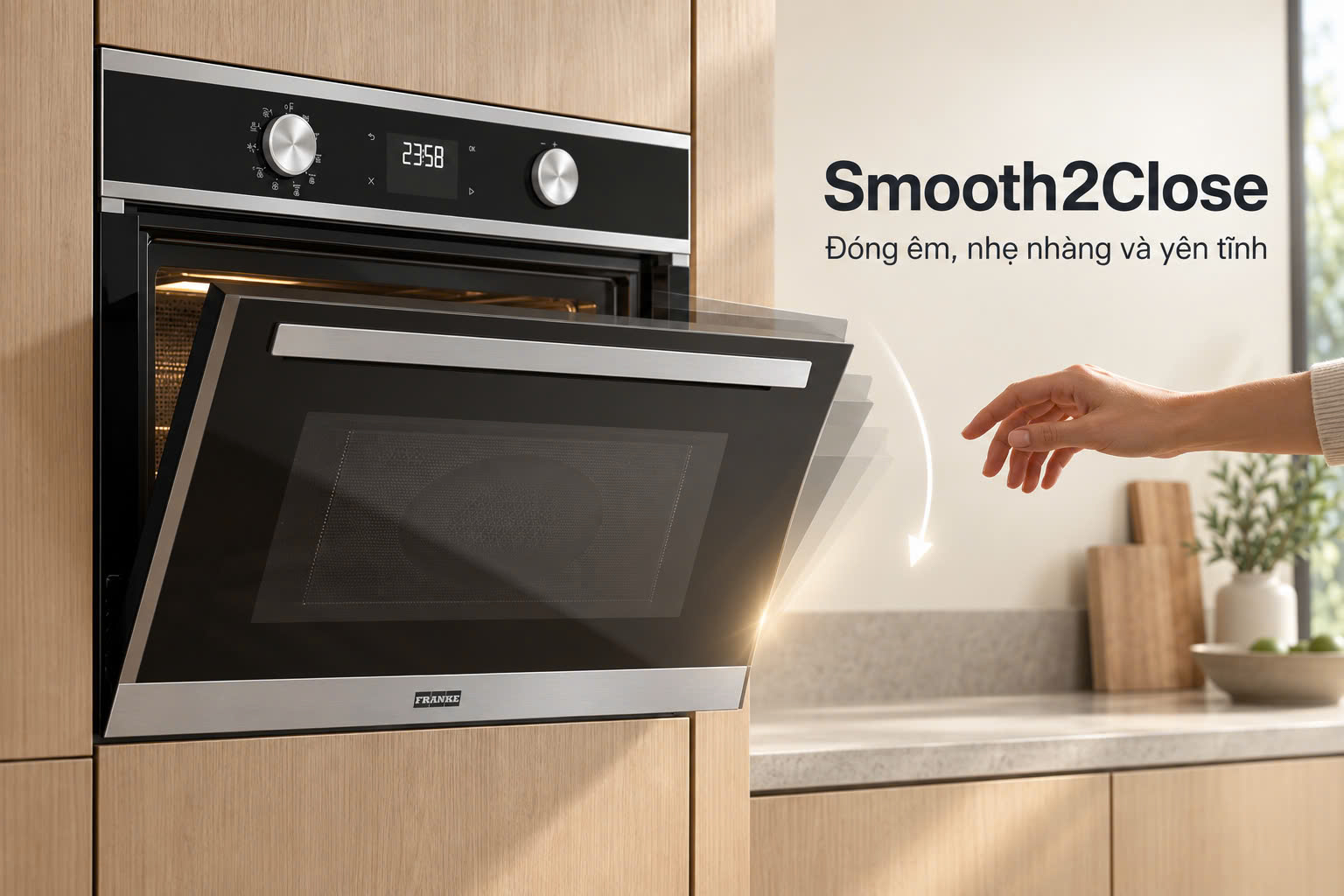 Bản lề Smooth2Close hỗ trợ cửa lò đóng nhẹ nhàng.
