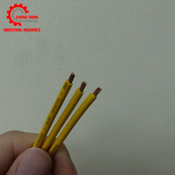 Máy cắt và tuốt dây tự động