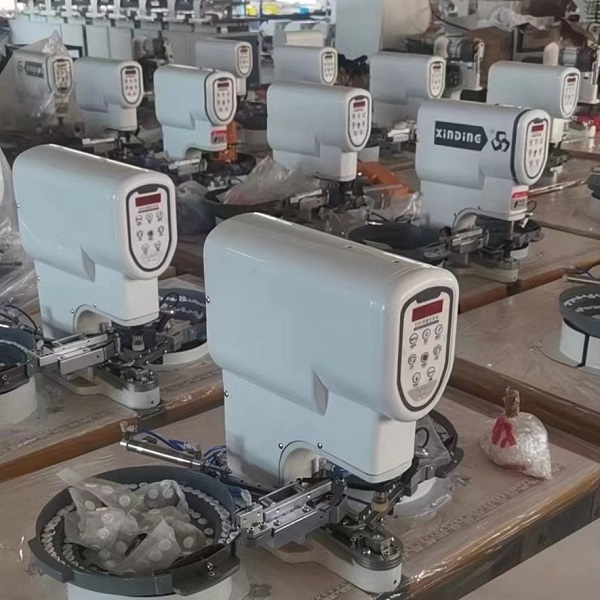 Máy dập cúc tự động (1)