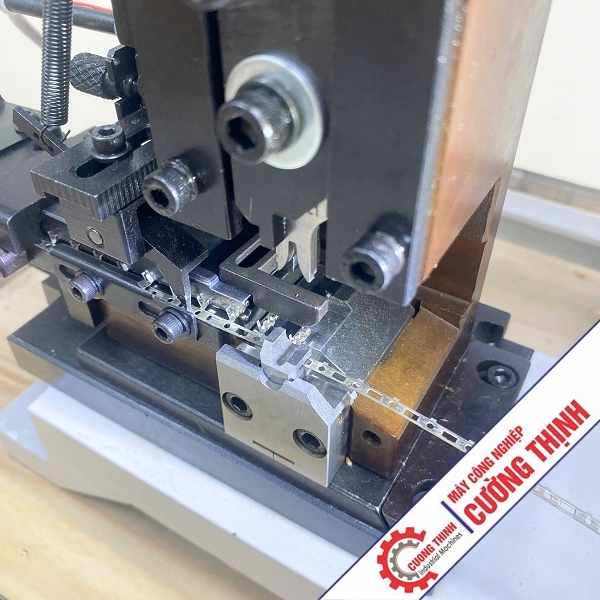 Máy dập đầu cos tự động, bán tự động