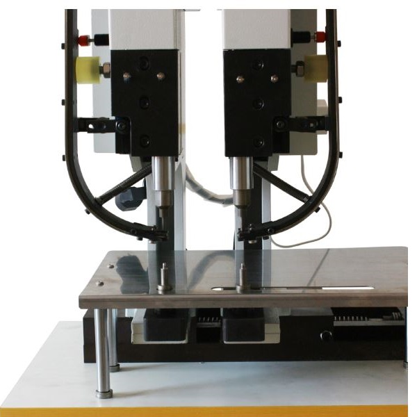 Máy đóng khoen 2 đầu QC54223