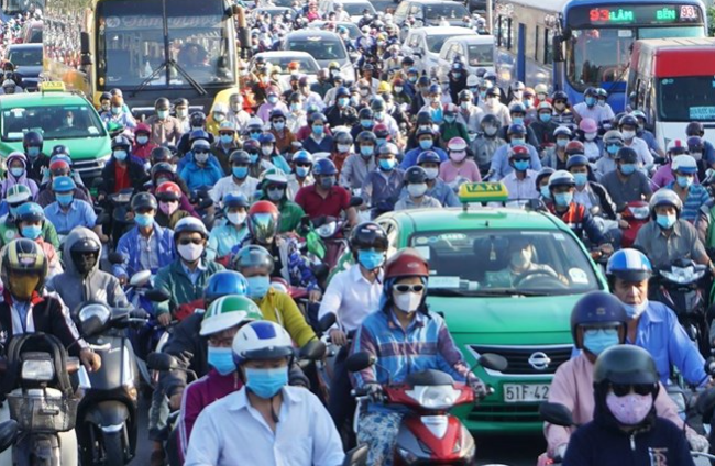 TPHCM dự kiến hạn chế xe xăng, dầu từ năm 2026 và đẩy mạnh lộ trình chuyển sang xe điện