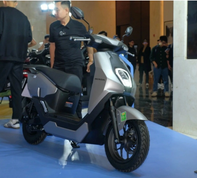 Xe máy điện Nhật lần đầu giảm giá tại Việt Nam