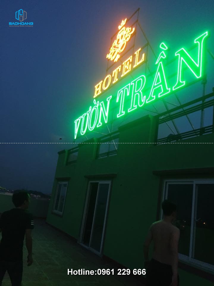 Làm biển quảng cáo salon tóc