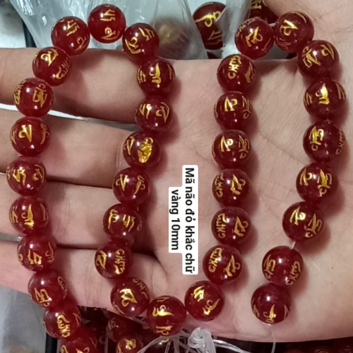 1 viên mã não đỏ đen khắc chữ vàng có lỗ xỏ 1mm đến 1,5mm size 8mmm 10mm 12mm 14mm