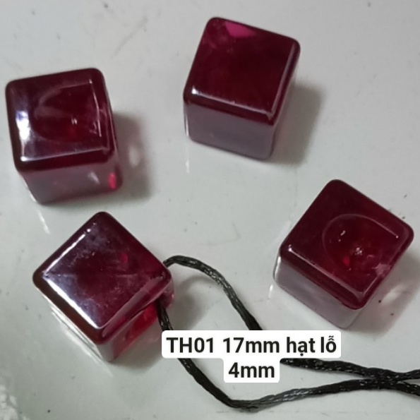 10gam hạt nhựa vuông, hình thoi có lỗ xỏ  16mm- V01, V02- V03- V04